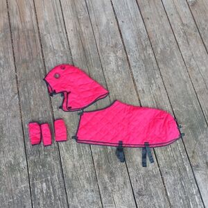 Battat 18" Horse Quilted Red Blanket With Hood And 3 Leg Warmers